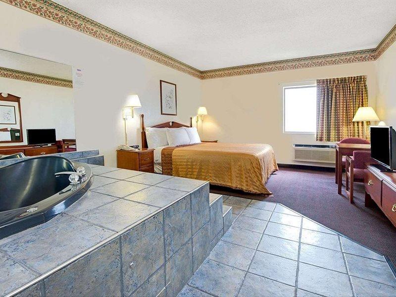 Travelodge By Wyndham St. Louis Berkeley Bagian luar foto