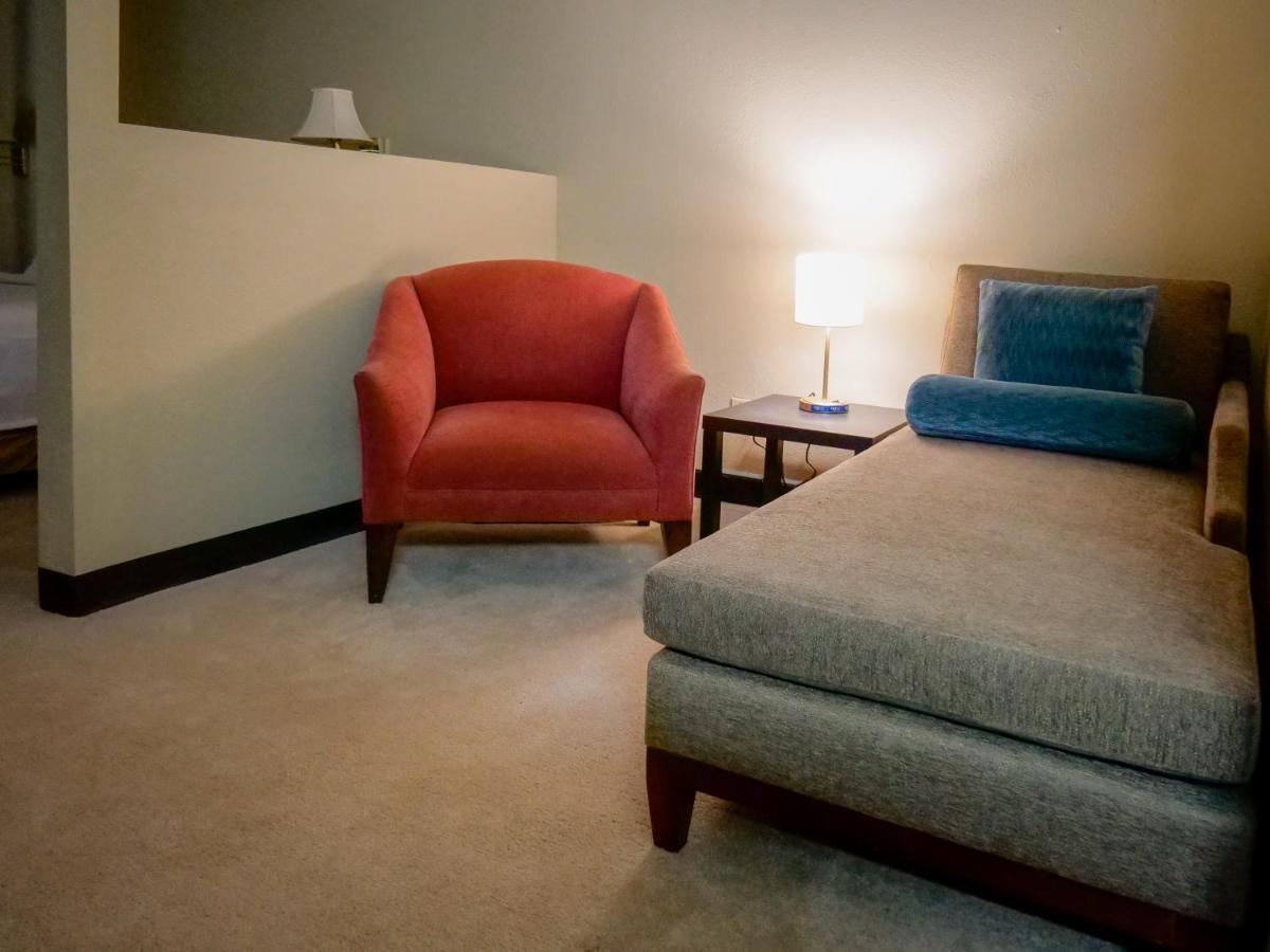 Travelodge By Wyndham St. Louis Berkeley Bagian luar foto
