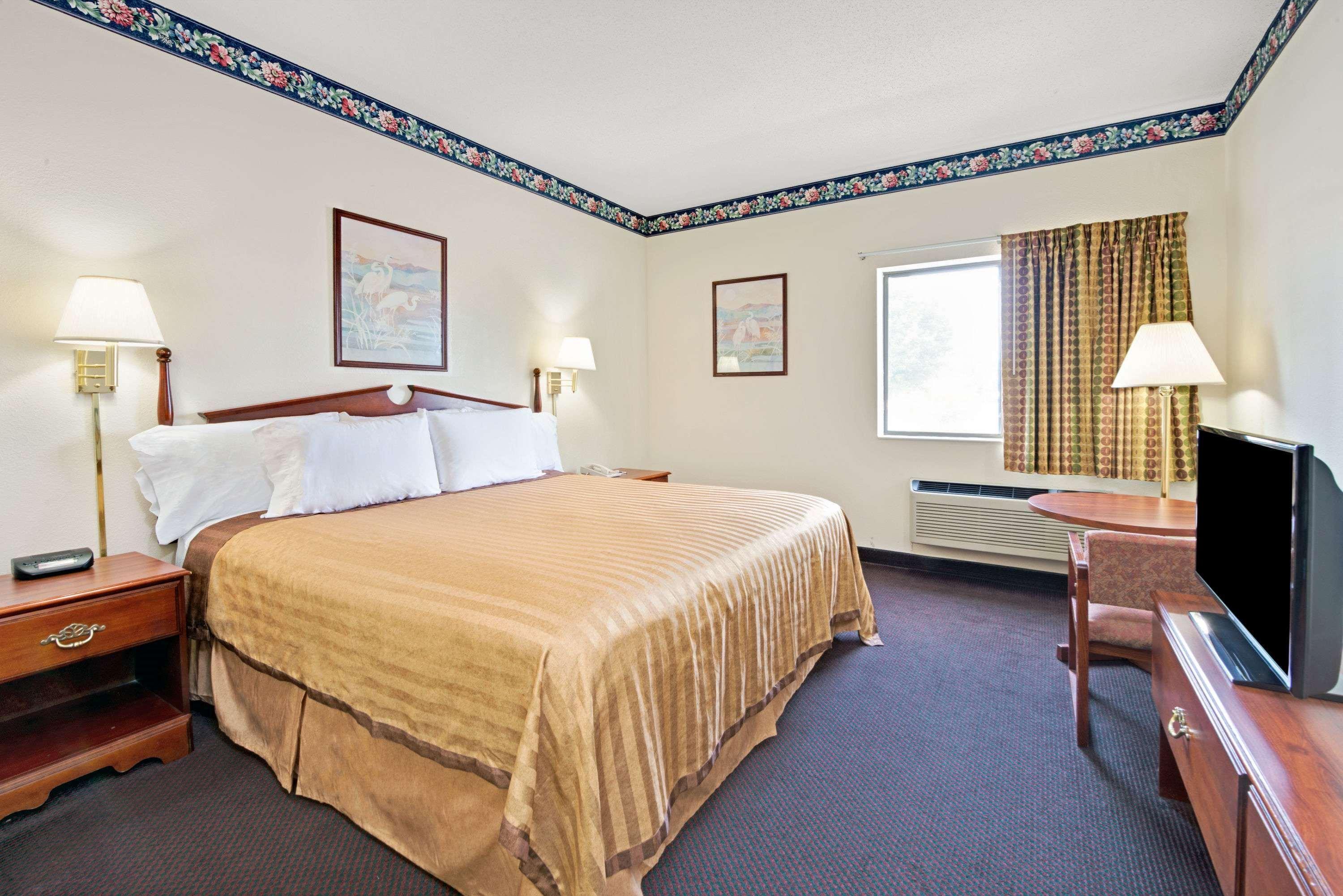 Travelodge By Wyndham St. Louis Berkeley Bagian luar foto