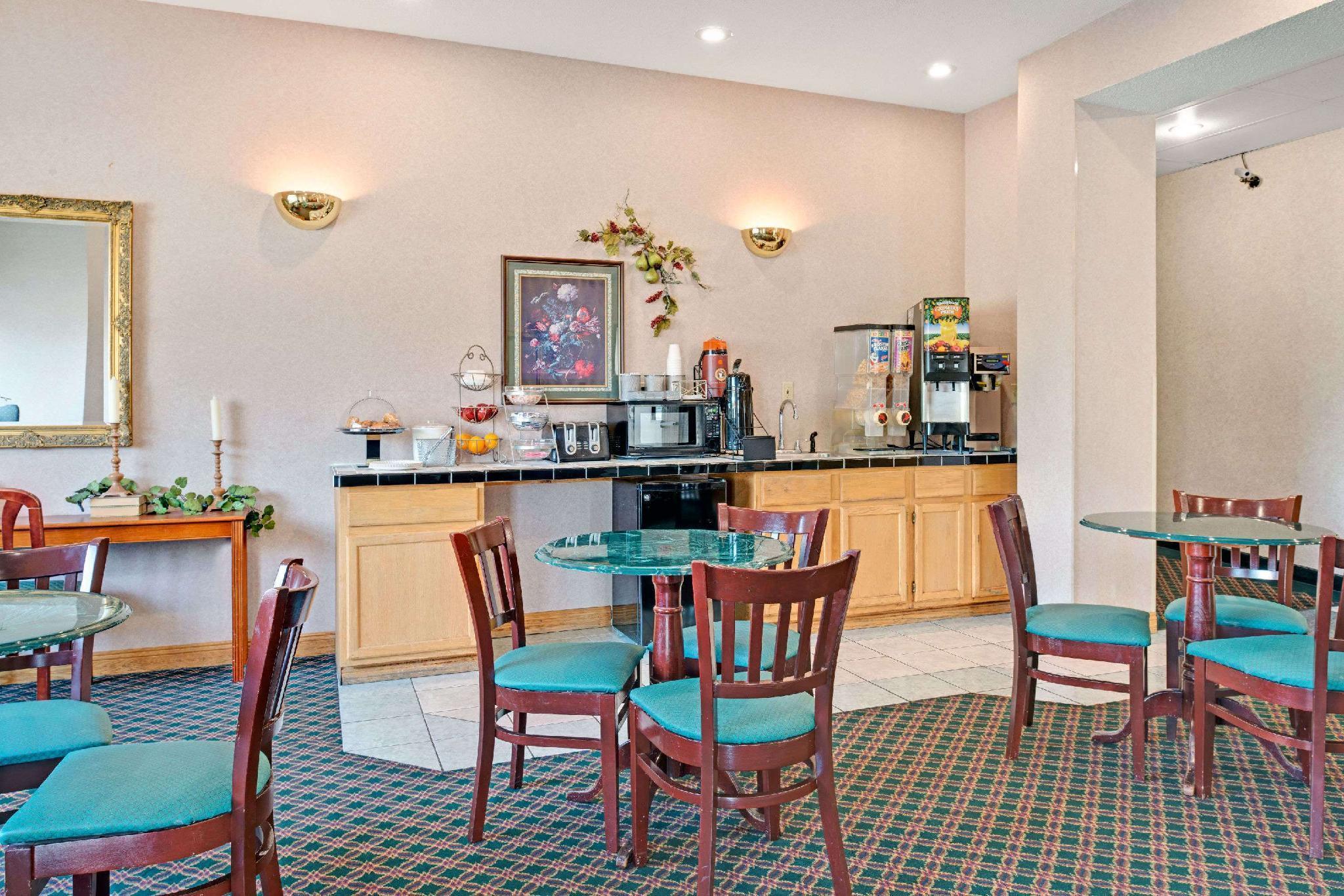 Travelodge By Wyndham St. Louis Berkeley Bagian luar foto