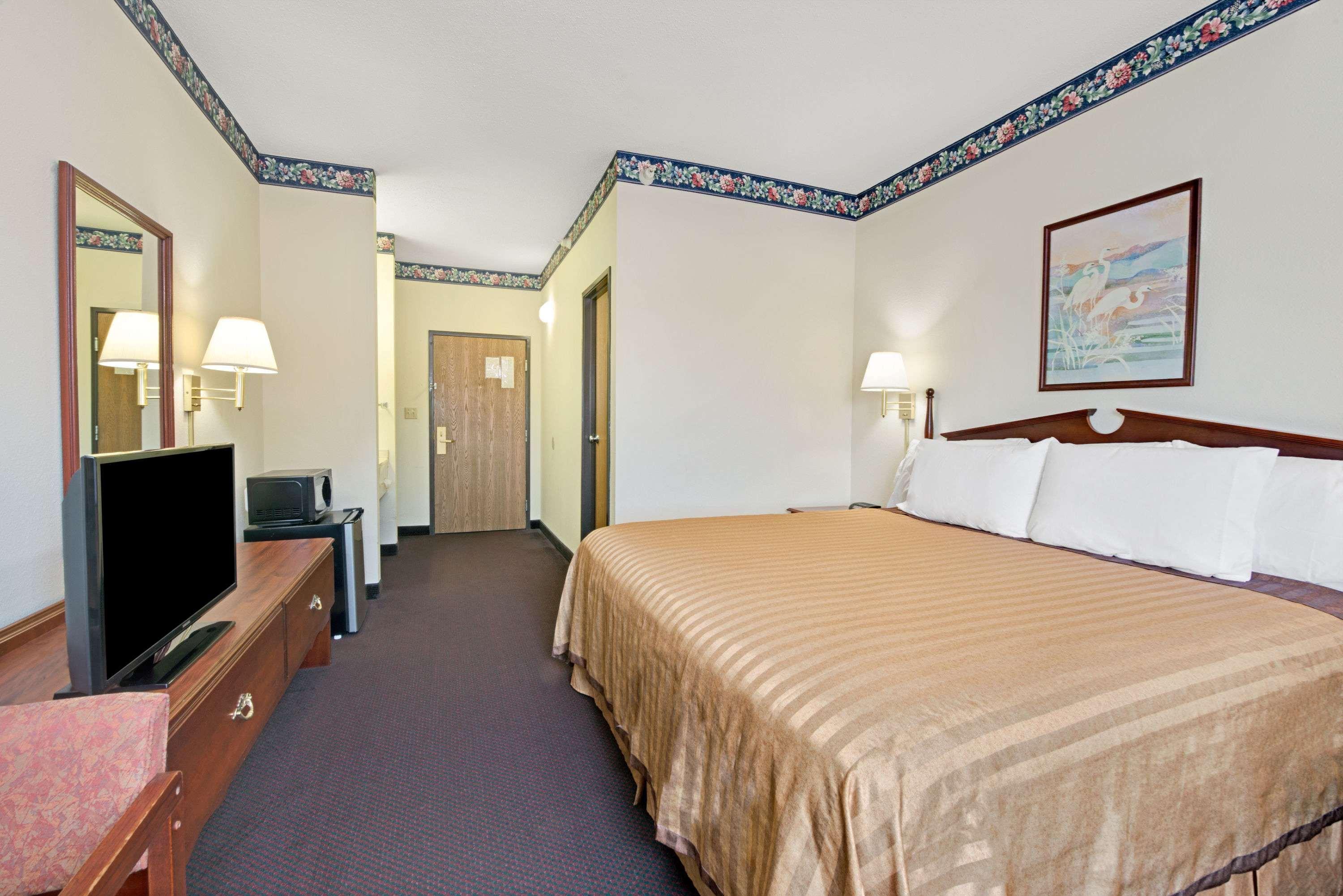Travelodge By Wyndham St. Louis Berkeley Bagian luar foto