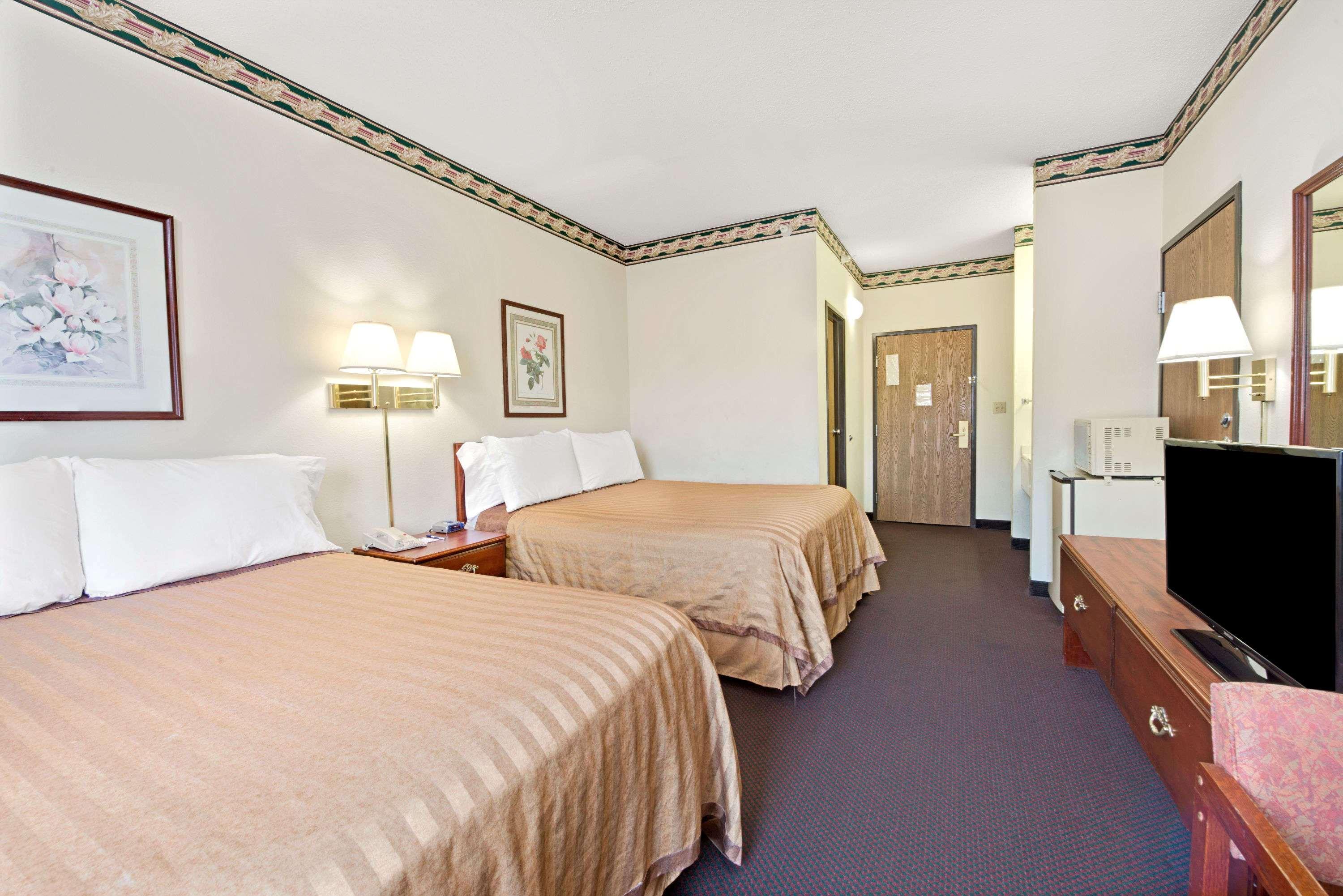 Travelodge By Wyndham St. Louis Berkeley Bagian luar foto