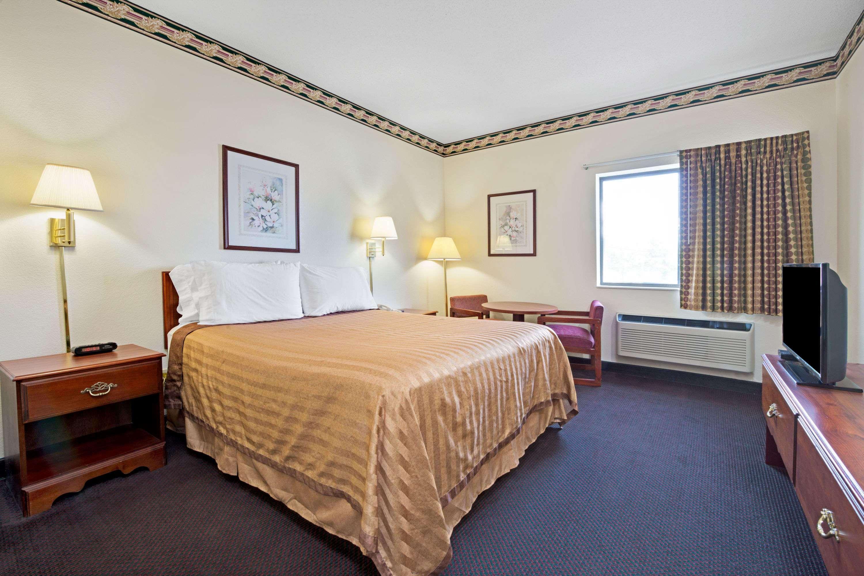 Travelodge By Wyndham St. Louis Berkeley Bagian luar foto