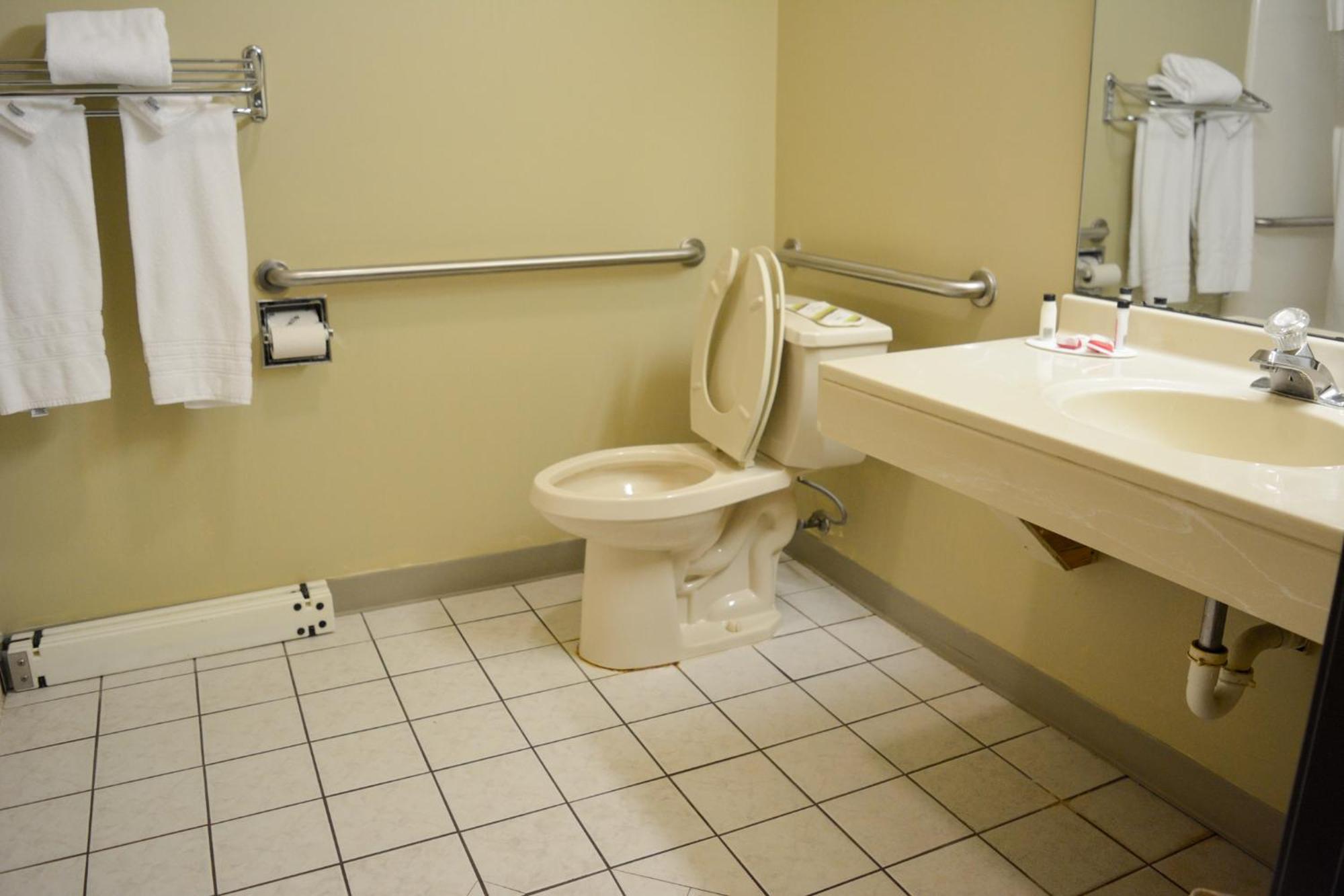 Travelodge By Wyndham St. Louis Berkeley Bagian luar foto