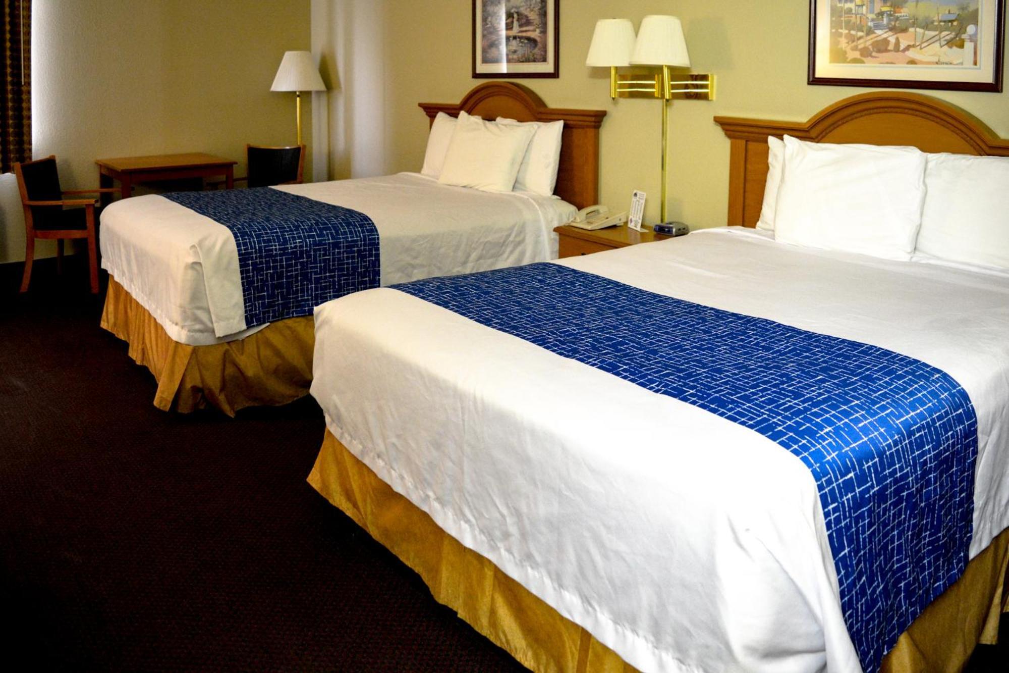 Travelodge By Wyndham St. Louis Berkeley Bagian luar foto