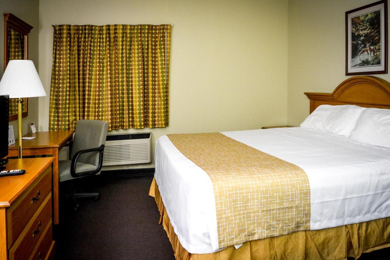 Travelodge By Wyndham St. Louis Berkeley Bagian luar foto